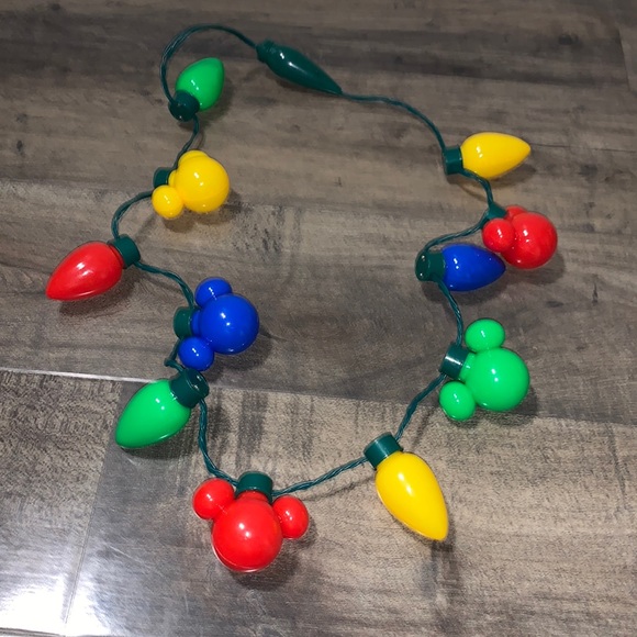 DISNEY PARK HOLIDAY CHRISTMAS MICKEY LIGHT UP NECKLACE